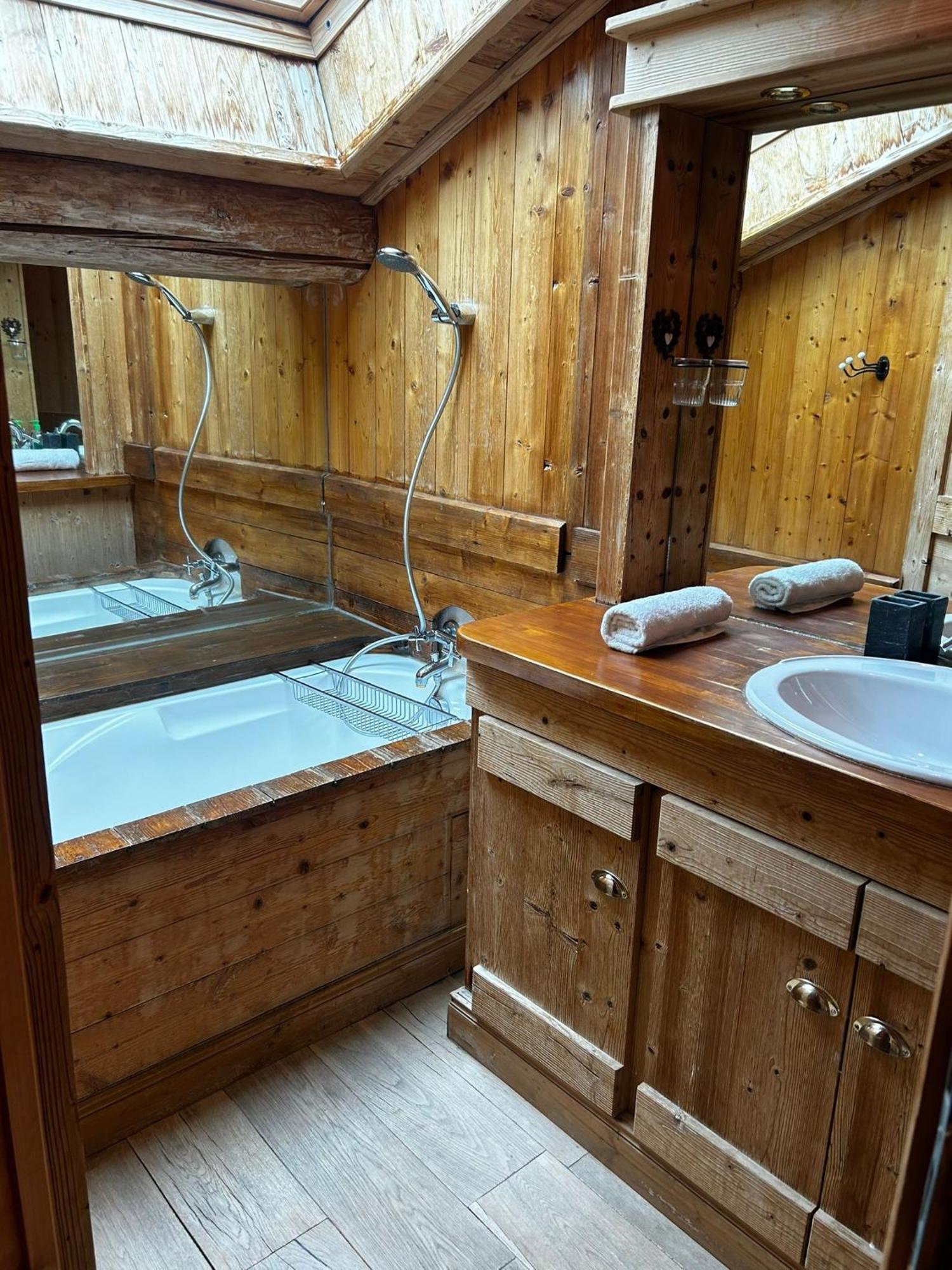 Chalet Sycamore Alpine Retreat - 5 Mins From The Slopes *